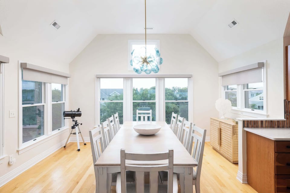 Dining Area (Seats 10)