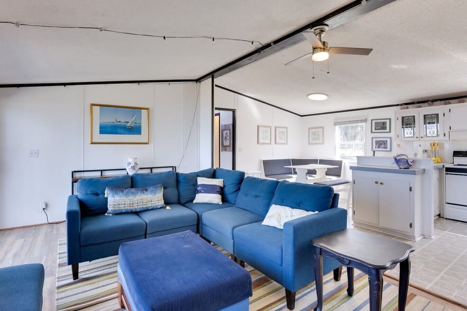 Living Room | Sectional Sofa | Kitchen & Dining Views