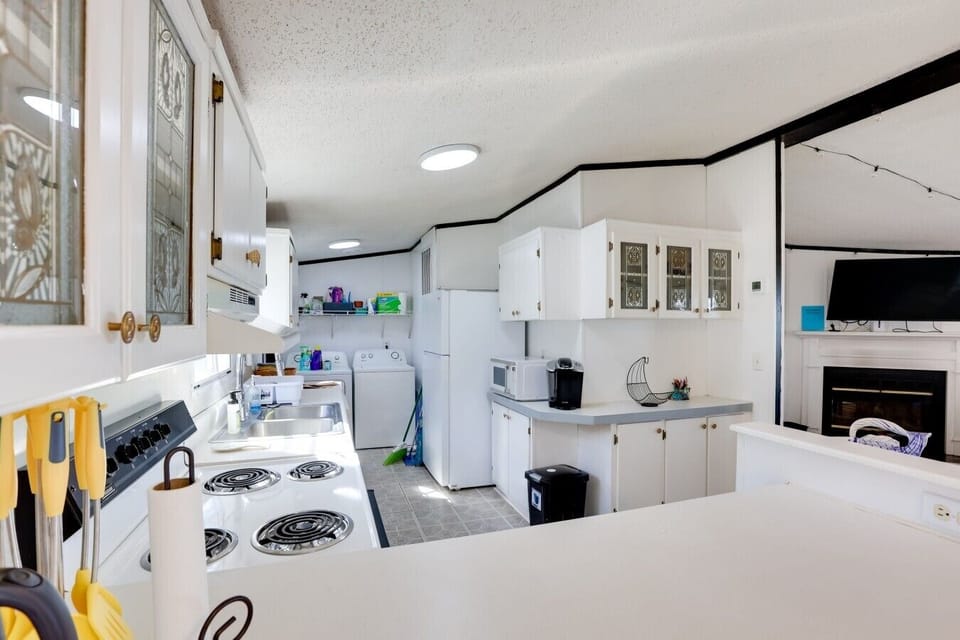 Kitchen | Coffee Station Nook | Full Appliance Suite