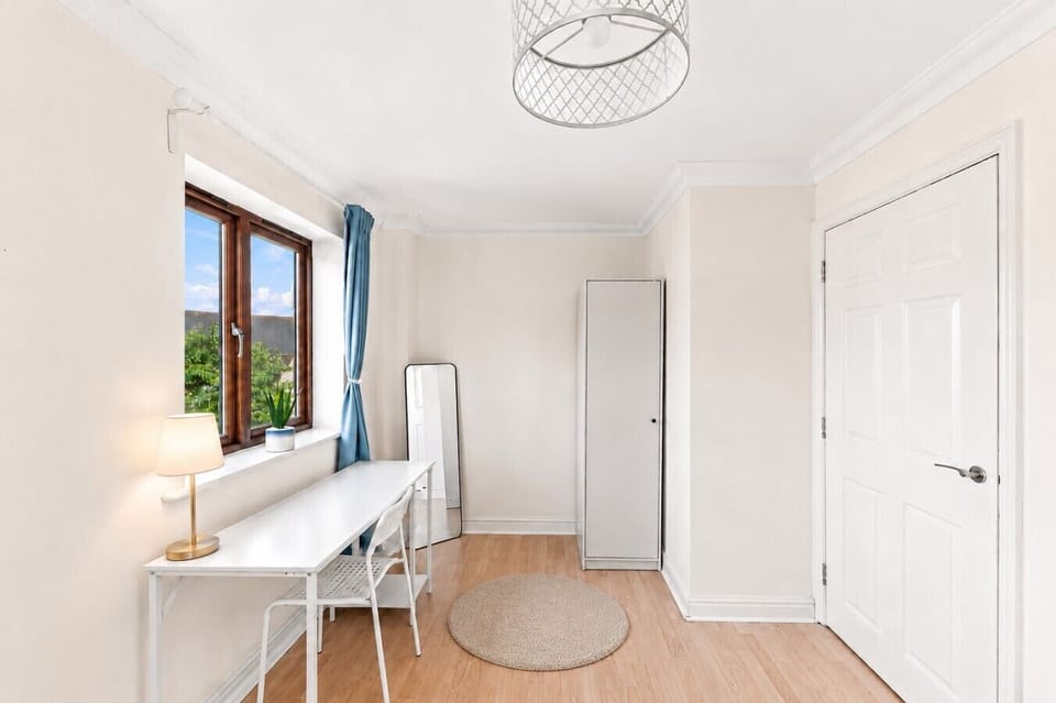 Work desk - perfect for those working or studying from home. There is free and fast wifi throughout the house.