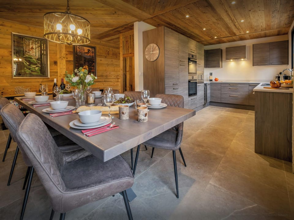 Dining/kitchen
