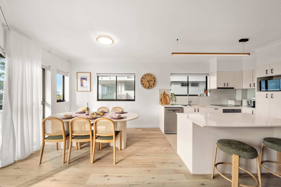 Bright dining area with stylish coastal furnishings