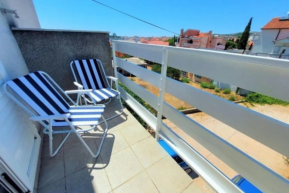 Balcony 2