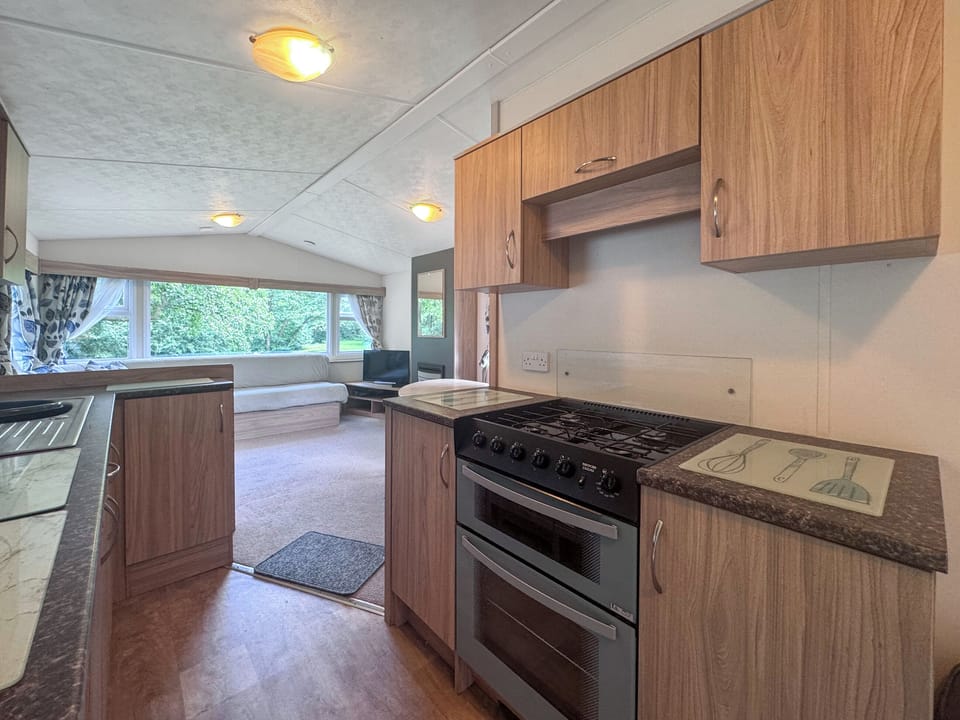 Kitchen | Kingfisher - Hevingham Lakes - Norfolk Caravans and Camping, Hevingham