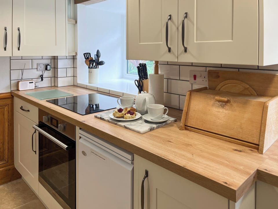 Kitchen | Henwood Barn - Henwood Holidays, Liskeard
