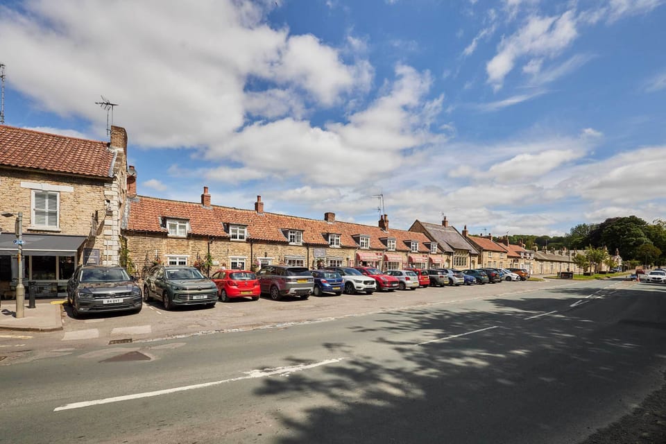 Ward Cottage, Thornton-Le-Dale - Host & Stay