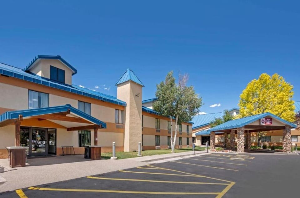 Pull in easily with clear parking and a convenient front entry.