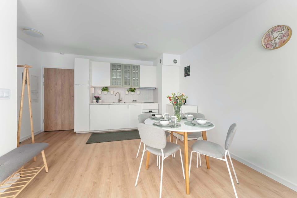 The kitchenette has everything you need to cook a delicious meal.