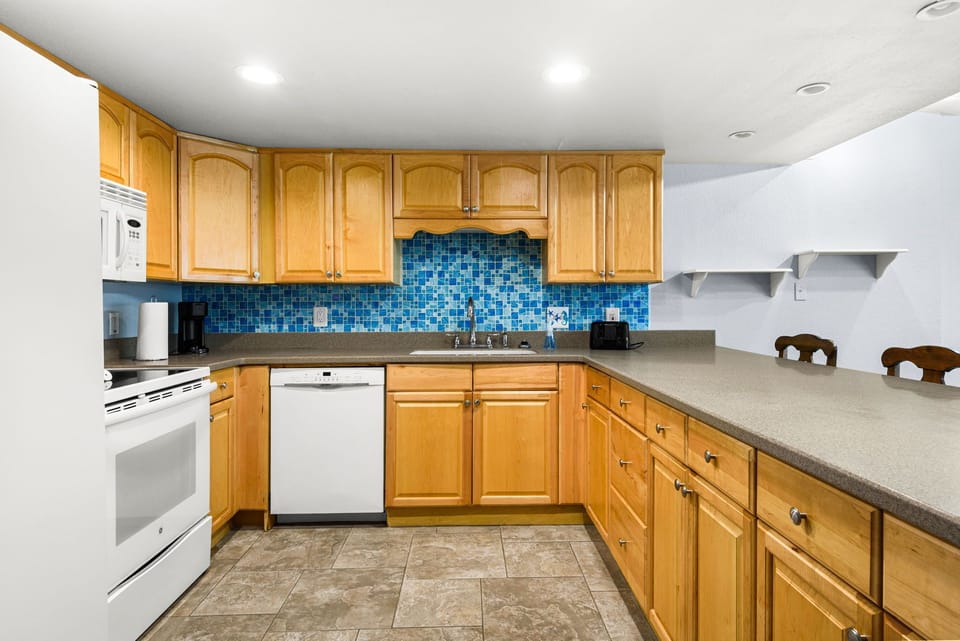 Full kitchen