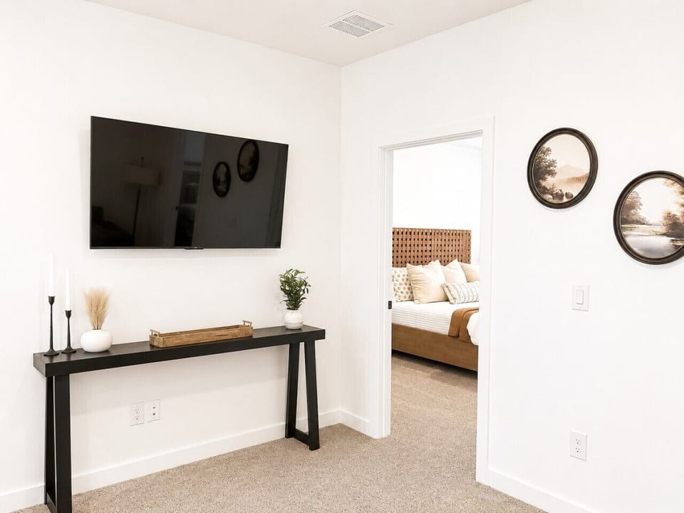 Upstairs Loft - Couch & Smart TV