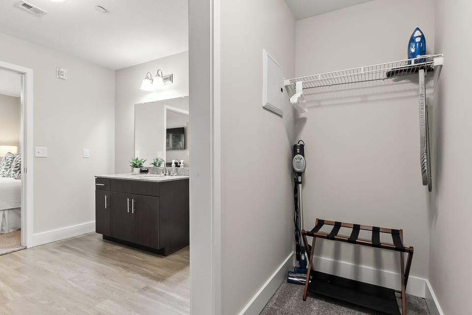 King Bathroom 2