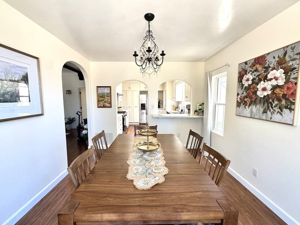 Dining room, seating for 6