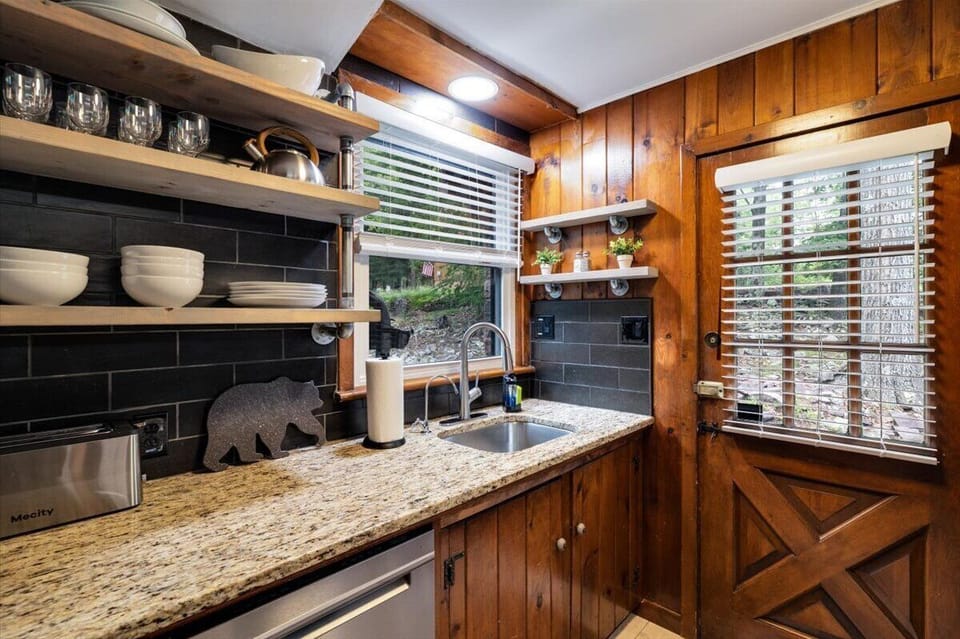 A fully equipped kitchen makes cooking for the whole group easy.