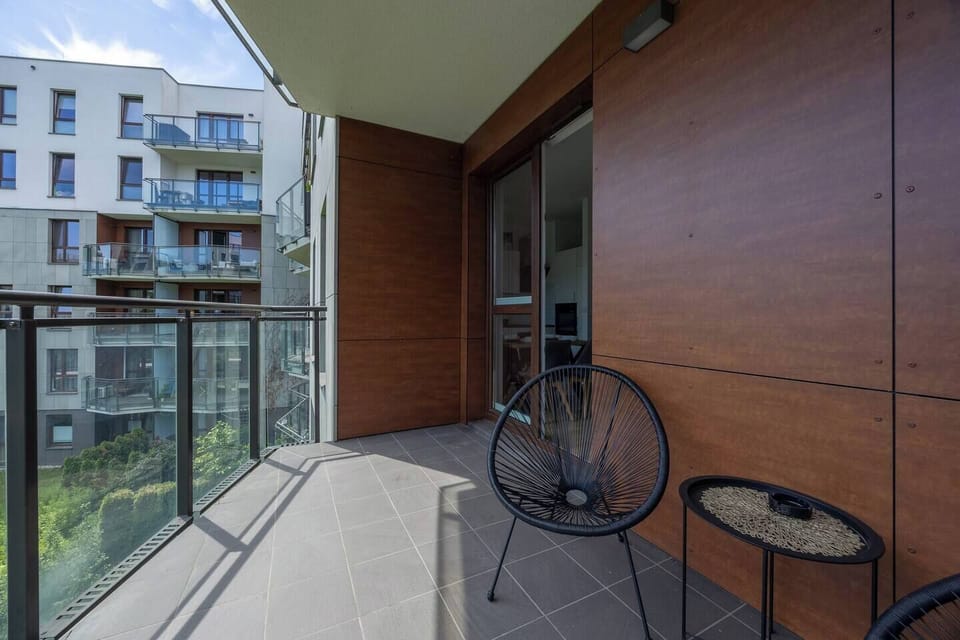 Apartment for 4 persons near Airport | Book Now with RENTUJEMY.COM