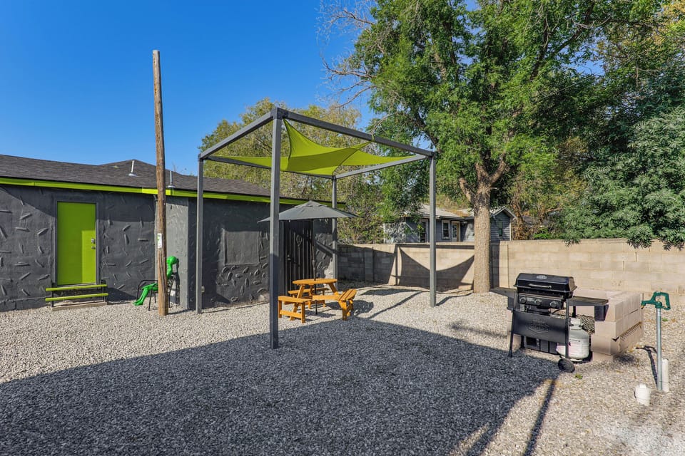 Pergola | Dining Area w/ Umbrella | Gas Grill
