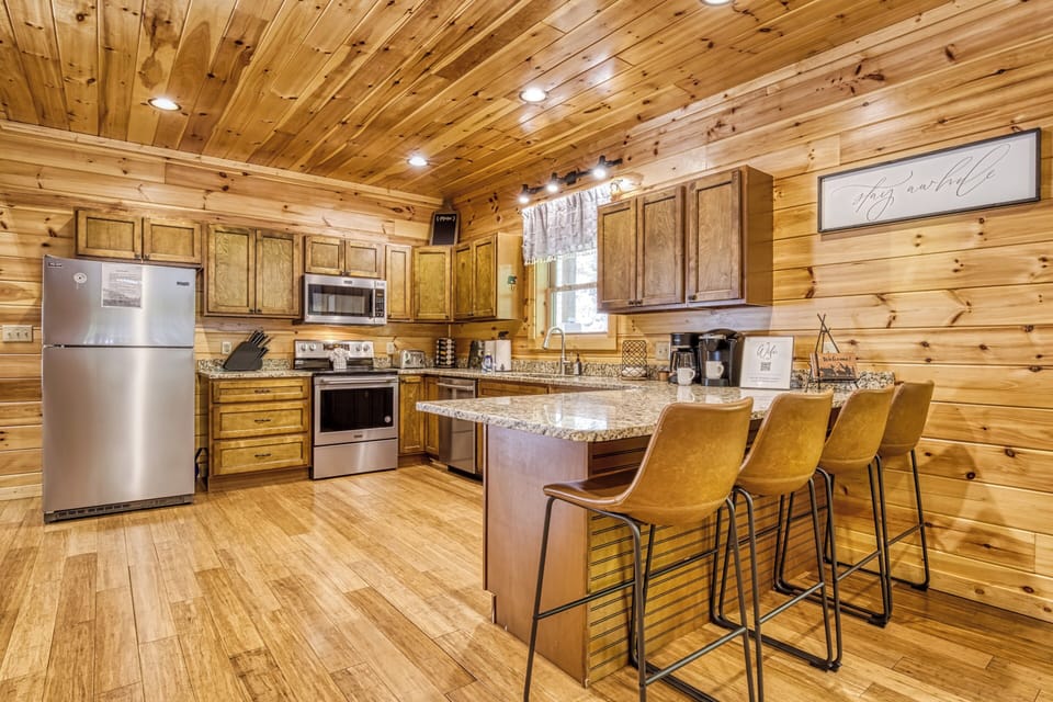 Wears Valley Pet Friendly Cabin "Woodness Gracious" Bar top and fully furnished kitchen