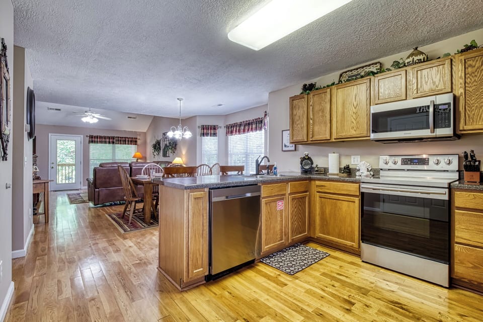 Pet Friendly Vacation Rental in the Smoky Mountains "Riverstone Retreat" - Fully furnished kitchen and living room
