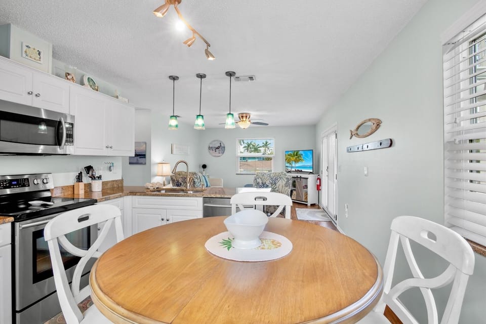 MI Island Time by Anna Maria Island Accommodations