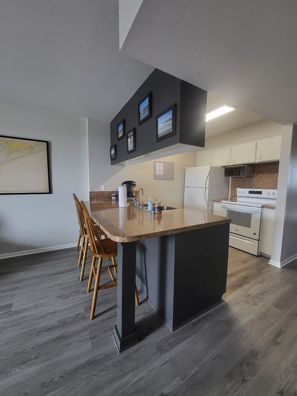 Kitchen & Bar