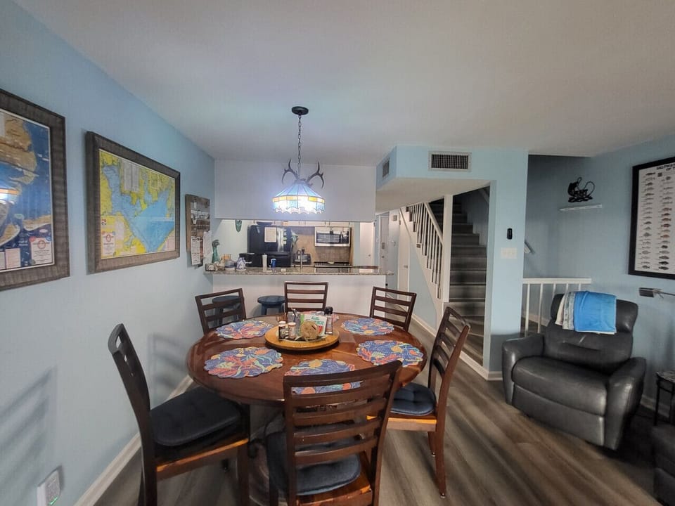 Pirates Cove #15 - living room (2)