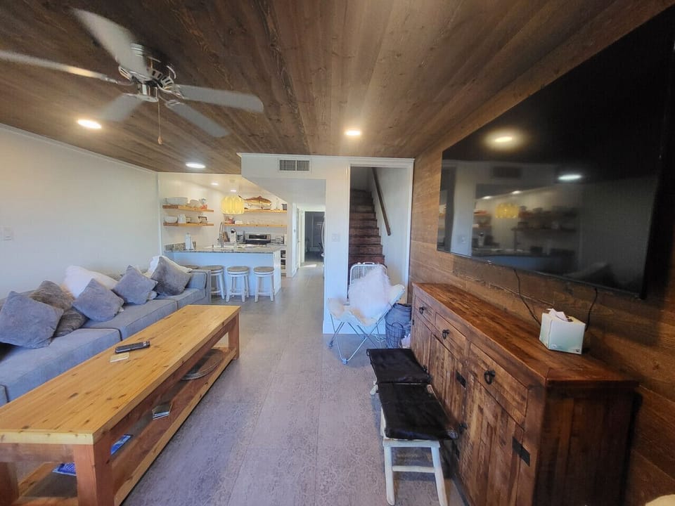 Pirates Cove #5 - living room (3)