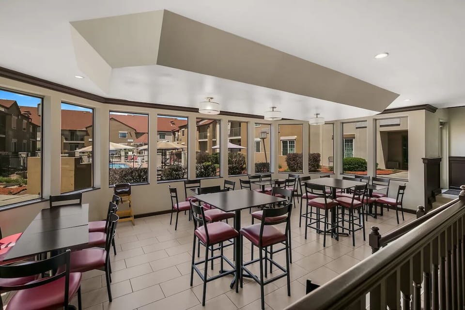 Start your morning with sunshine in the spacious breakfast room