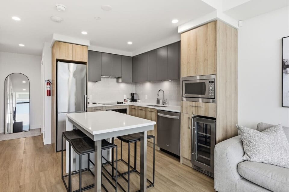 Kitchen/Island Seating