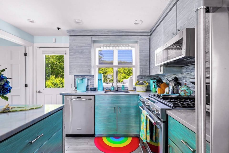 Enjoy a complete kitchen experience during your stay.