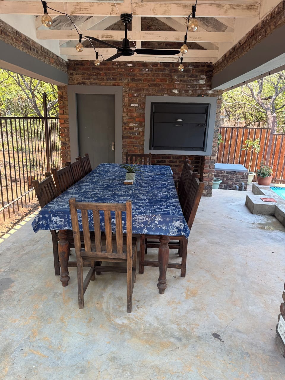Outdoor dining