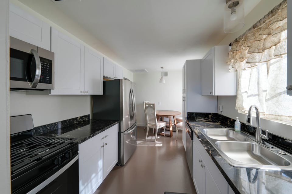 Kitchen | Dining Table