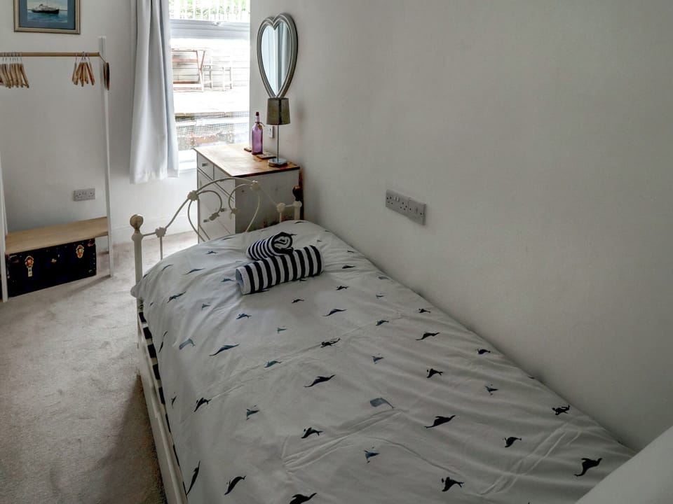 Bedroom | Gills Cliff Sunshine, Ventnor