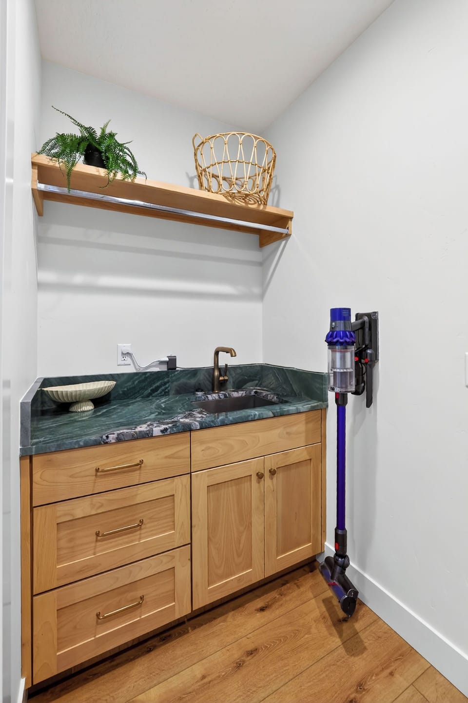 Laundry zone on the main level lets you quickly dry towels, base layers, or kids’ outfits between adventures.

