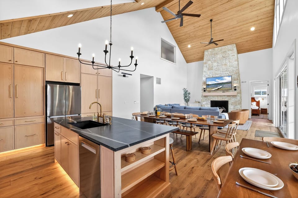 The great room was designed to host: from wine-and-cheese evenings to game marathons with three generations.
