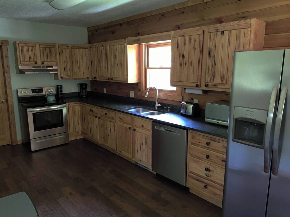 Well Appointed Kitchen. With Plenty of Room to Move Around. Pots, Pans, Cast Iron Skillets, Blender, Coffee Pot, Toaster, Microwave, Oven/Fridge, Dishwasher, Cookie Sheet, Pizza Pan, Glass Bakeware, Bowls, Storage Containers. I think we got it all!