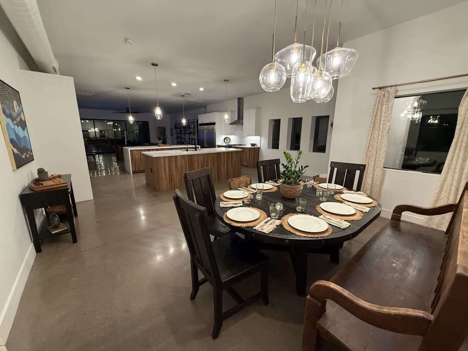 Dining room with seating for the whole group