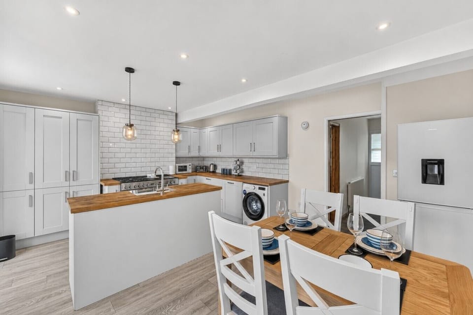 Open plan dining area / kitchen.