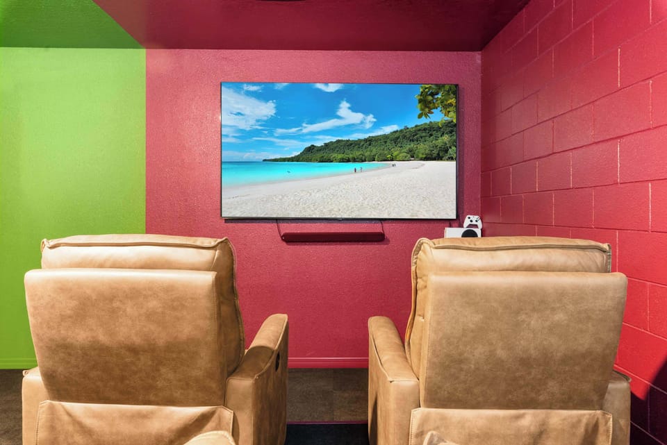 From friendly competitions to movie marathons, this game room and theater are designed for all ages. Enjoy foosball, basketball challenges, and relaxing cinema nights without leaving the house. 🎥⚽