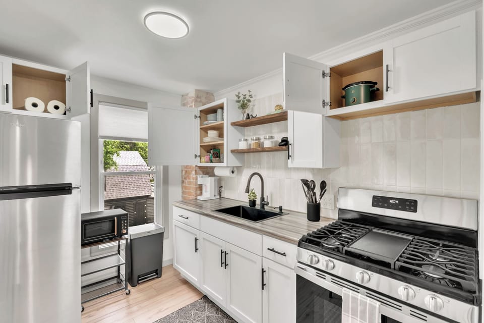 Forget something? We have exactly what you need to cook and have dinners at home.