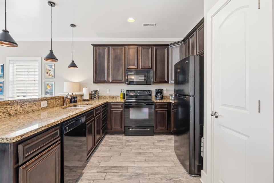 Cook with ease in the fully equipped kitchen.