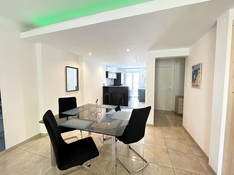 Séjour spacieux avec éclairage LED  - Appartement L`Escale Bleue Saint-Cyprien