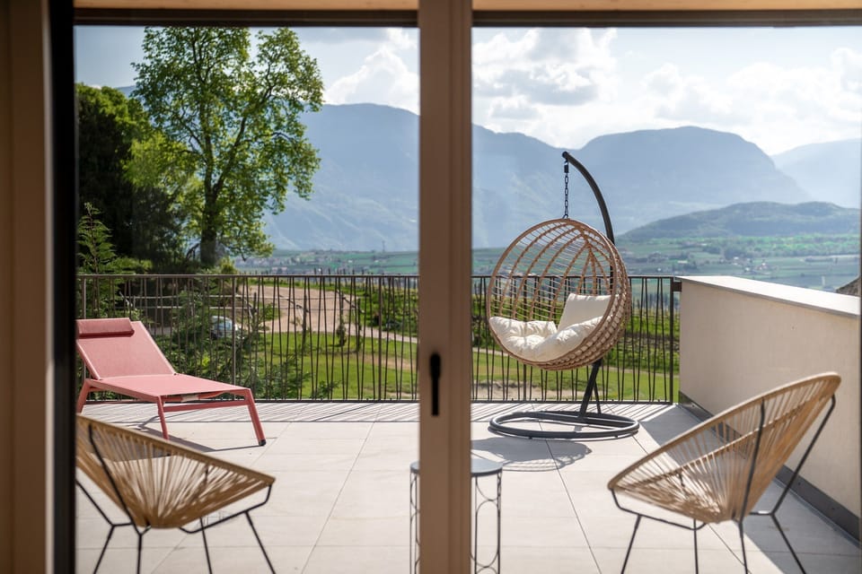 A lounger with a wide view
