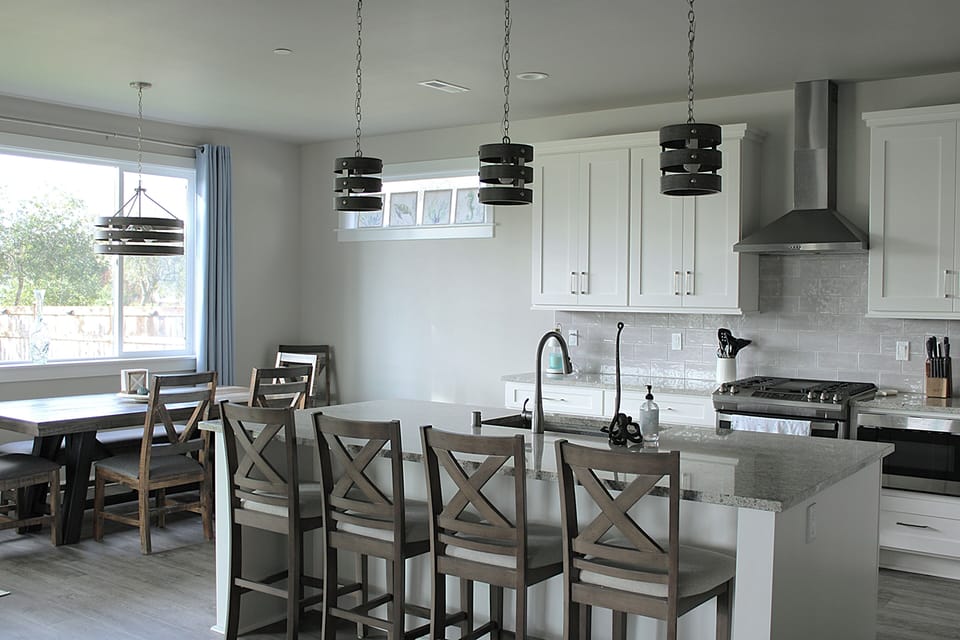 Large kitchen & dining area