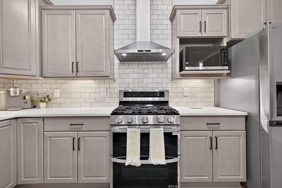 Enjoy cooking on the gas range and start your mornings with a fresh cup of coffee.
