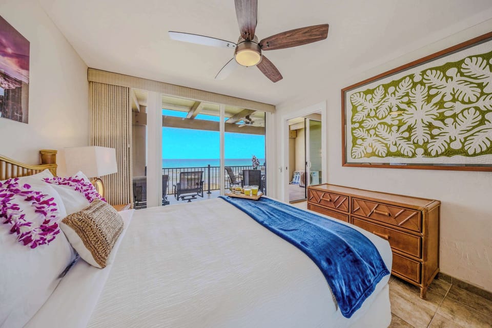 Wake Up To Paradise In A Bright, Airy Master Queen-Suite