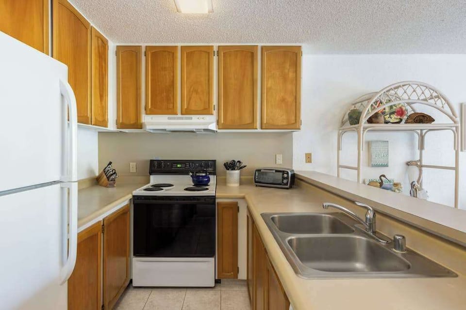 Full Kitchen Overview – Fridge, Stove & Sink