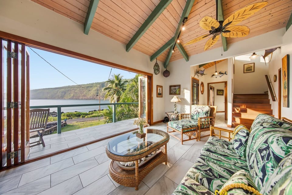 New Oceanfront Captain Cook Home Near Kealakekua Bay House in Kealakekua Bay