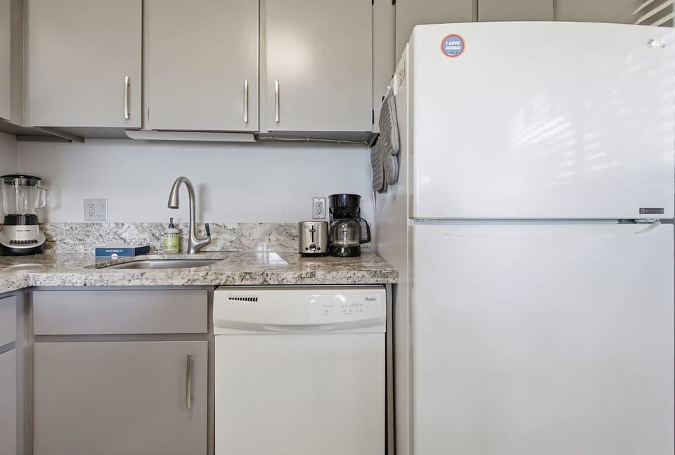 Full kitchen