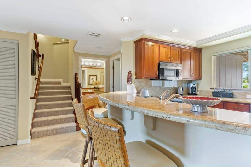 Open Kitchen With Breakfast Bar Seating