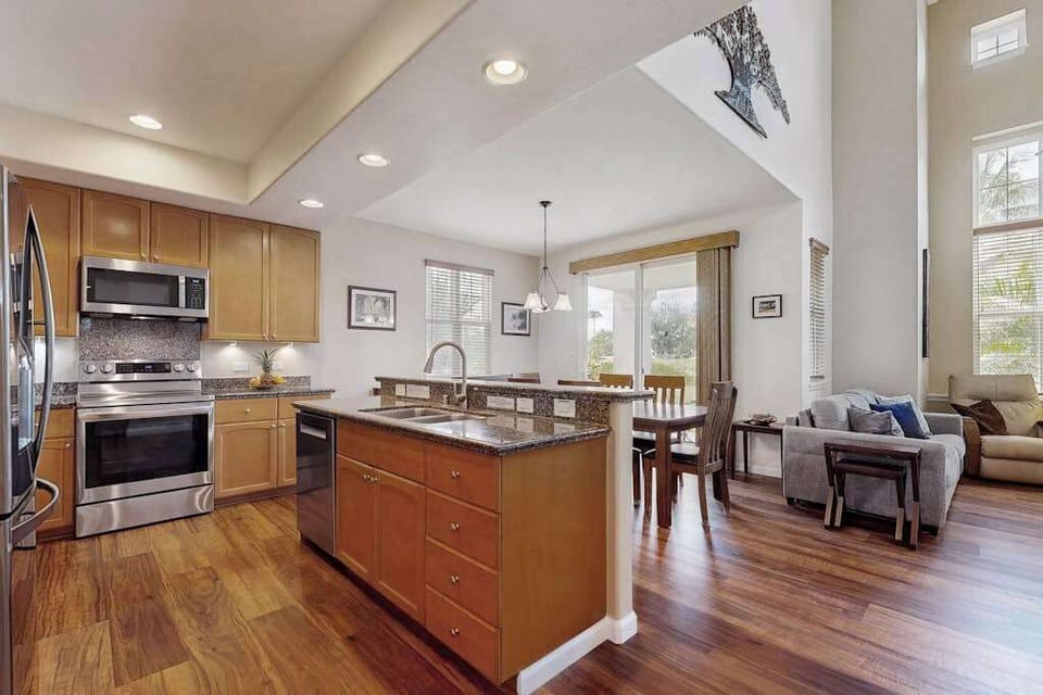  Fully equipped kitchen with an open layout
