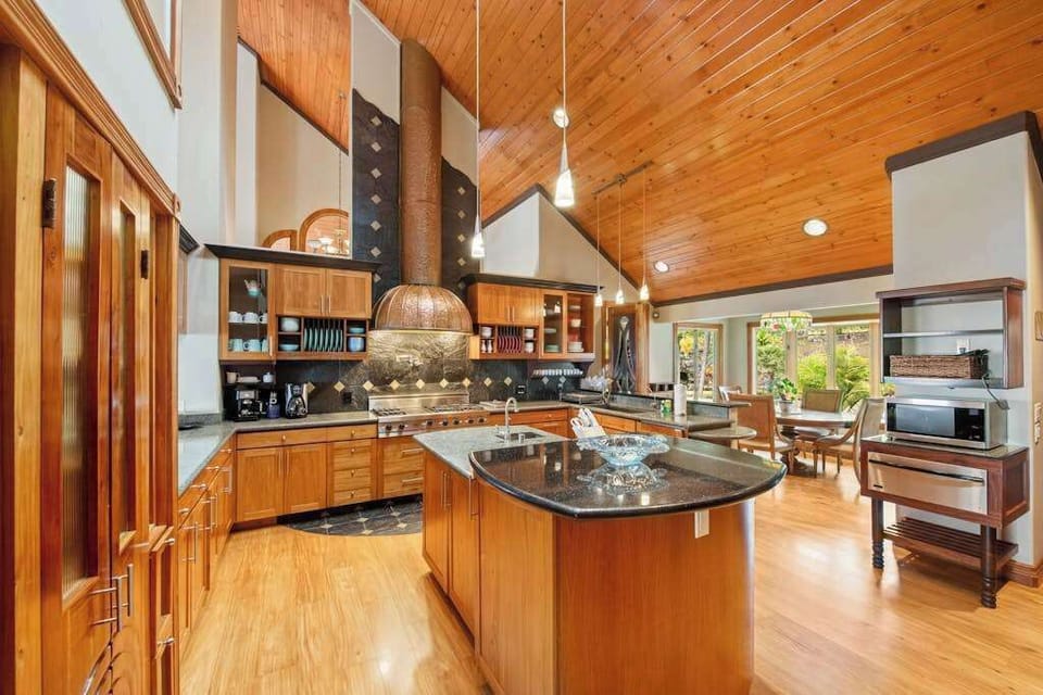 Fully Equipped Kitchen with Gas Cooktop & Ample Counter Space